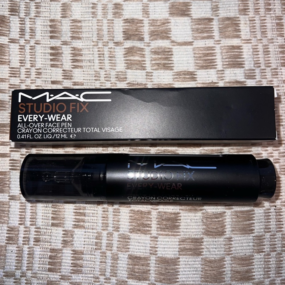 MAC Studio Fix Every-Wear All-Over Fave Pen (shade NW60) BRAND NEW